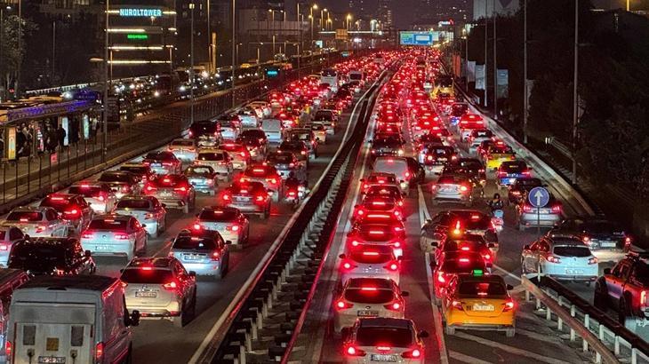 İstanbul’da Trafik Kilitlendi: Yoğunluk Yüzde 83’e Ulaştı